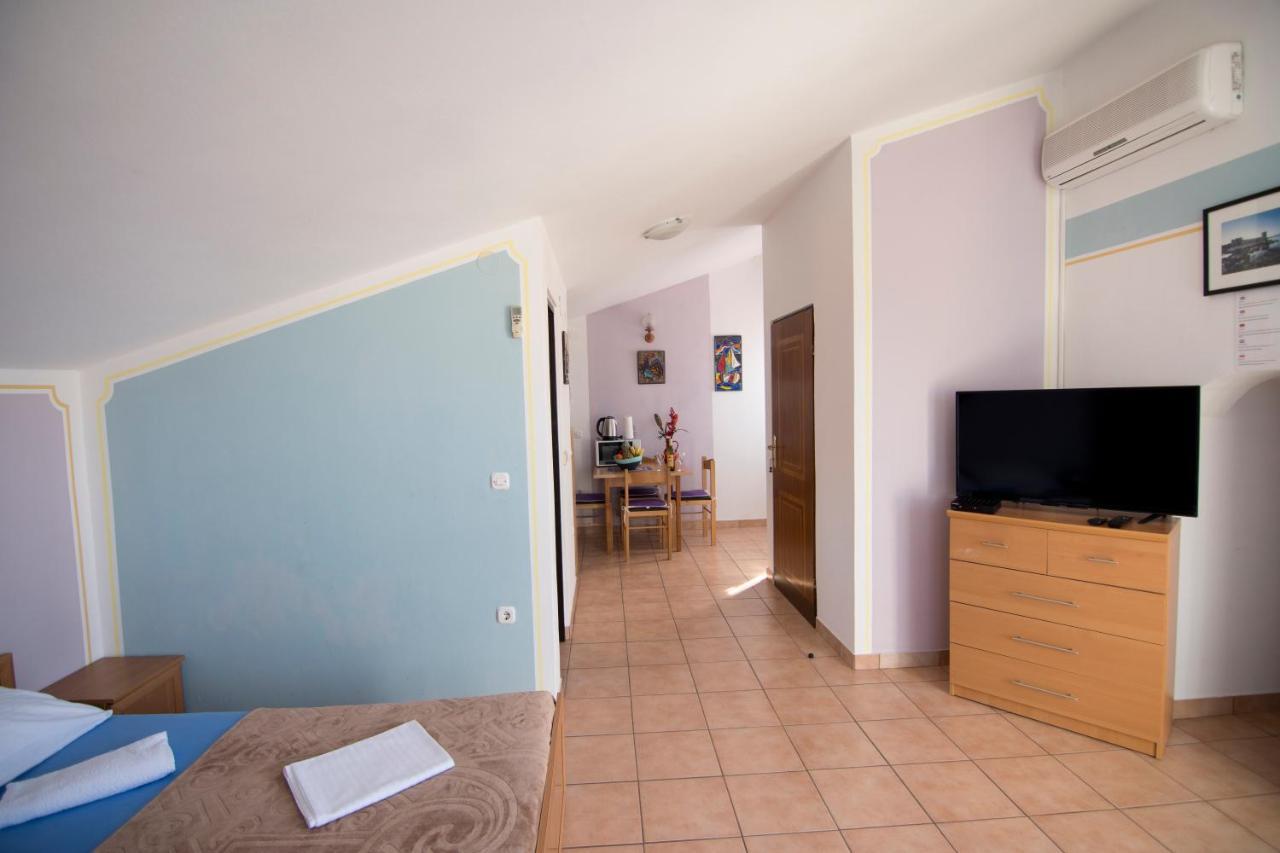 Apartmani Juric Vir Exteriör bild